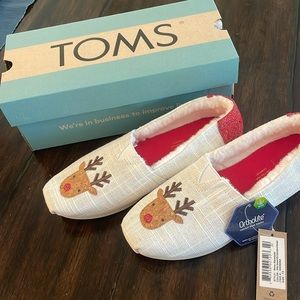 Tom’s NWT reindeer shoes